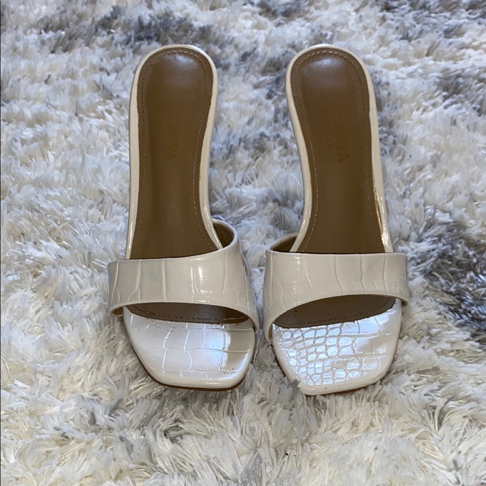 Elegant Cream Women's Slide Sandals
